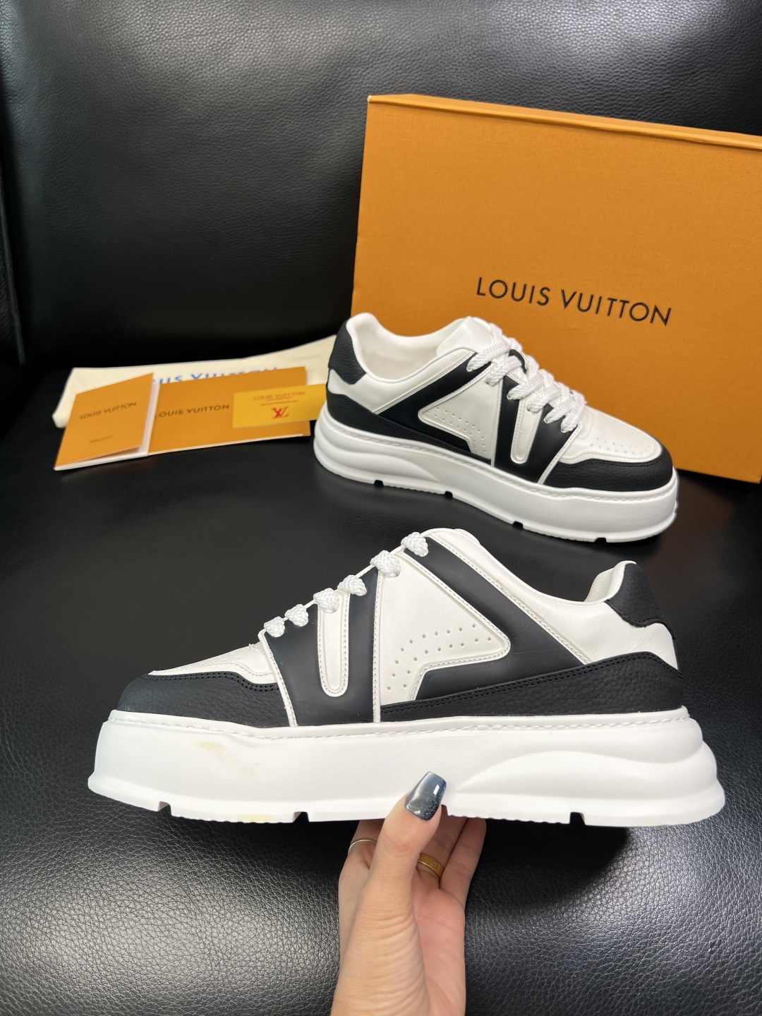 Lv 高品质 顶级工艺品 路易威登，运动板鞋专柜同步，鞋面意大利进口，高品质拼接缤纷色彩复杂工艺品，进口