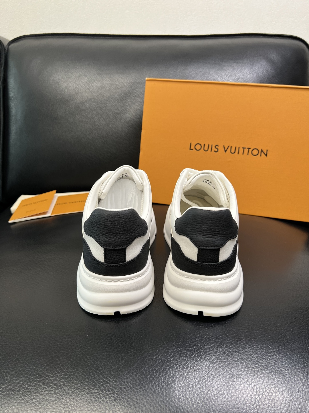 Lv 高品质 顶级工艺品 路易威登，运动板鞋专柜同步，鞋面意大利进口，高品质拼接缤纷色彩复杂工艺品，进口