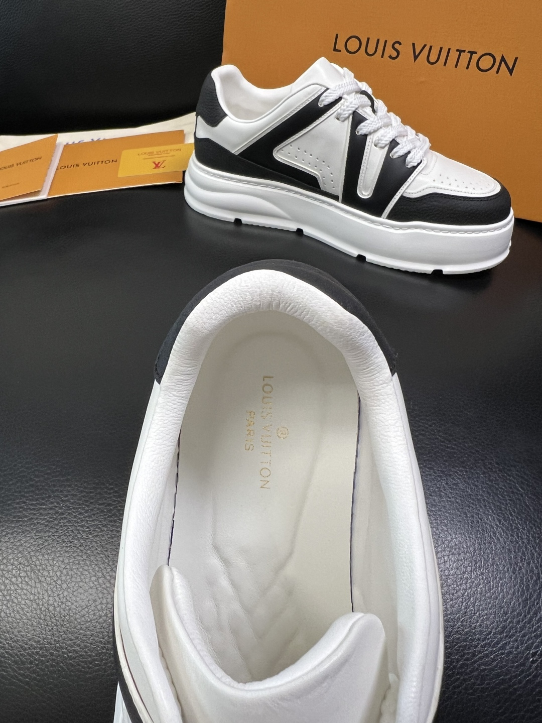 Lv 高品质 顶级工艺品 路易威登，运动板鞋专柜同步，鞋面意大利进口，高品质拼接缤纷色彩复杂工艺品，进口