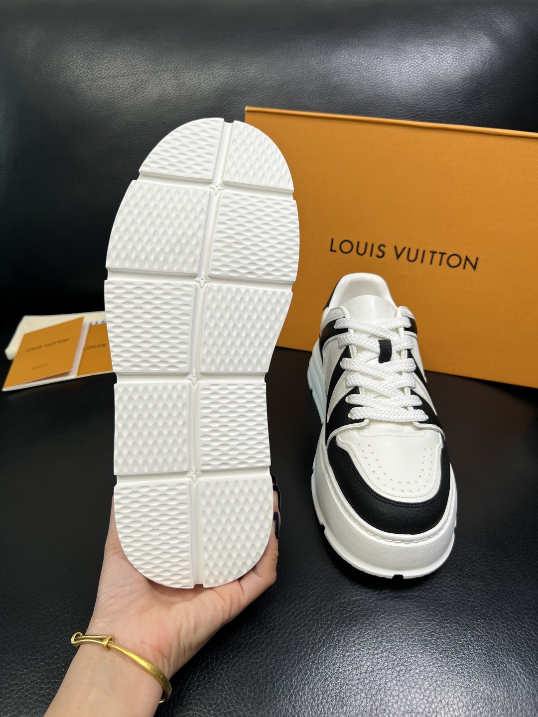 Lv 高品质 顶级工艺品 路易威登，运动板鞋专柜同步，鞋面意大利进口，高品质拼接缤纷色彩复杂工艺品，进口