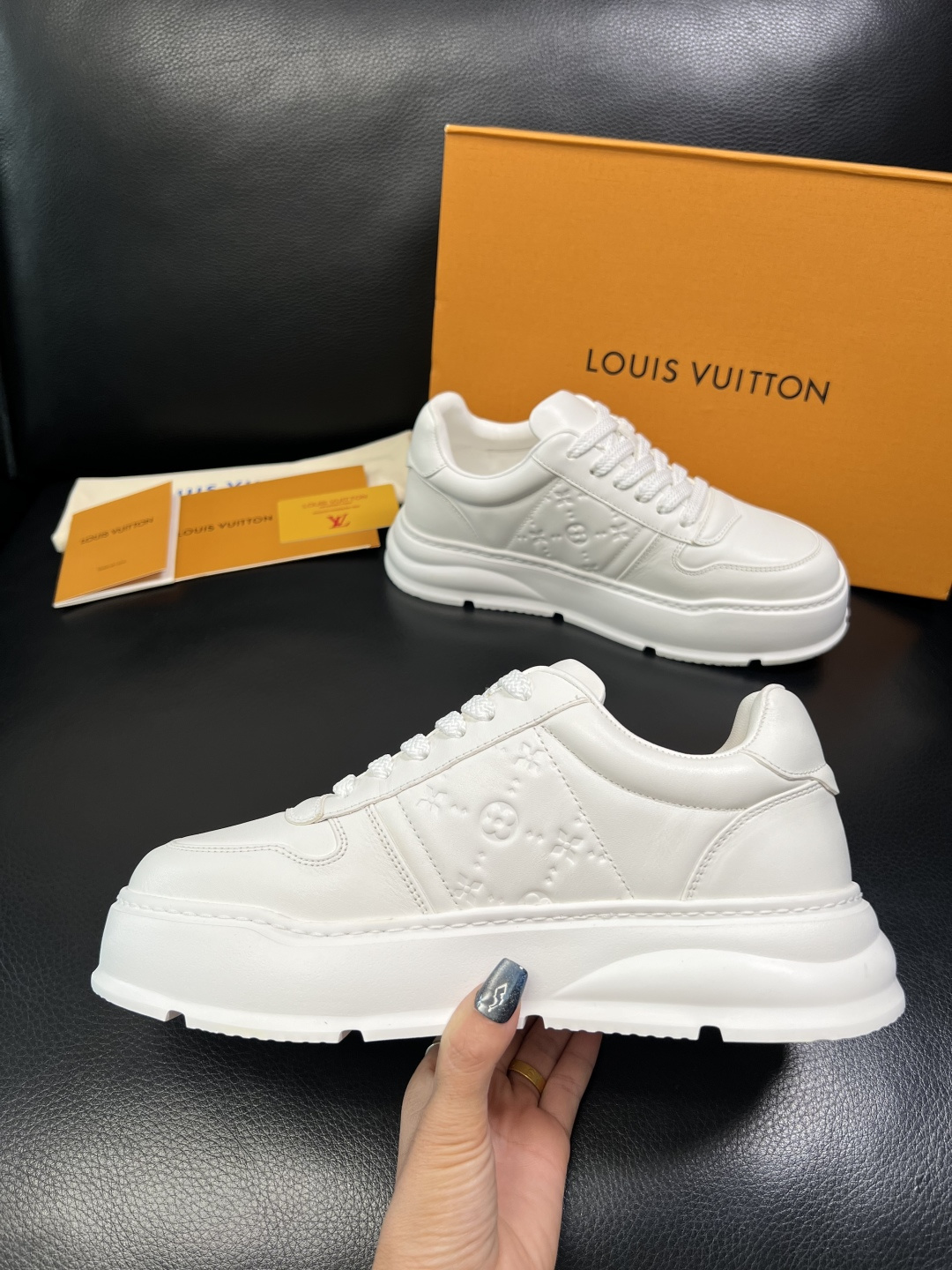 Lv 高品质 顶级工艺品 路易威登，运动板鞋专柜同步，鞋面意大利进口，高品质拼接缤纷色彩复杂工艺品，进口