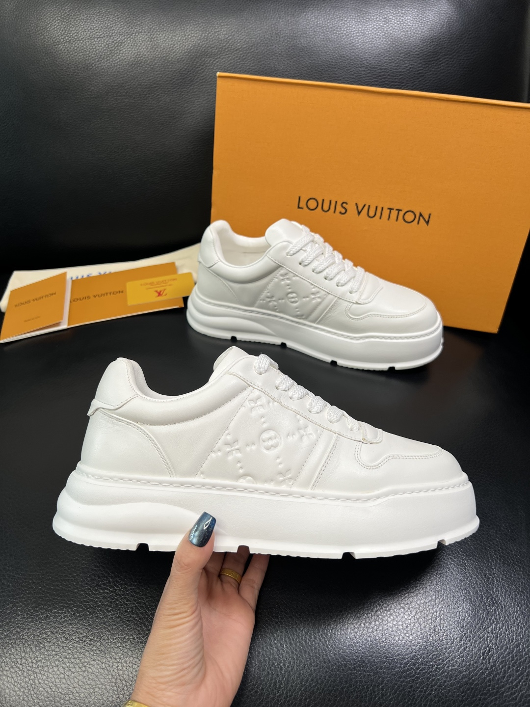 Lv 高品质 顶级工艺品 路易威登，运动板鞋专柜同步，鞋面意大利进口，高品质拼接缤纷色彩复杂工艺品，进口