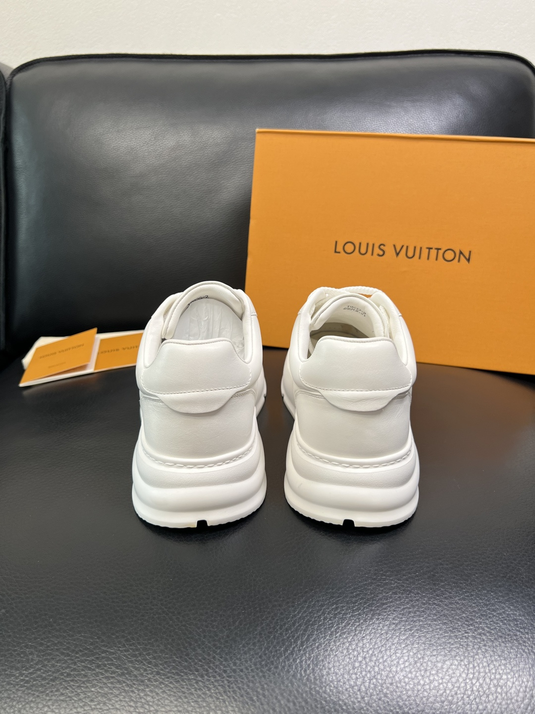 Lv 高品质 顶级工艺品 路易威登，运动板鞋专柜同步，鞋面意大利进口，高品质拼接缤纷色彩复杂工艺品，进口