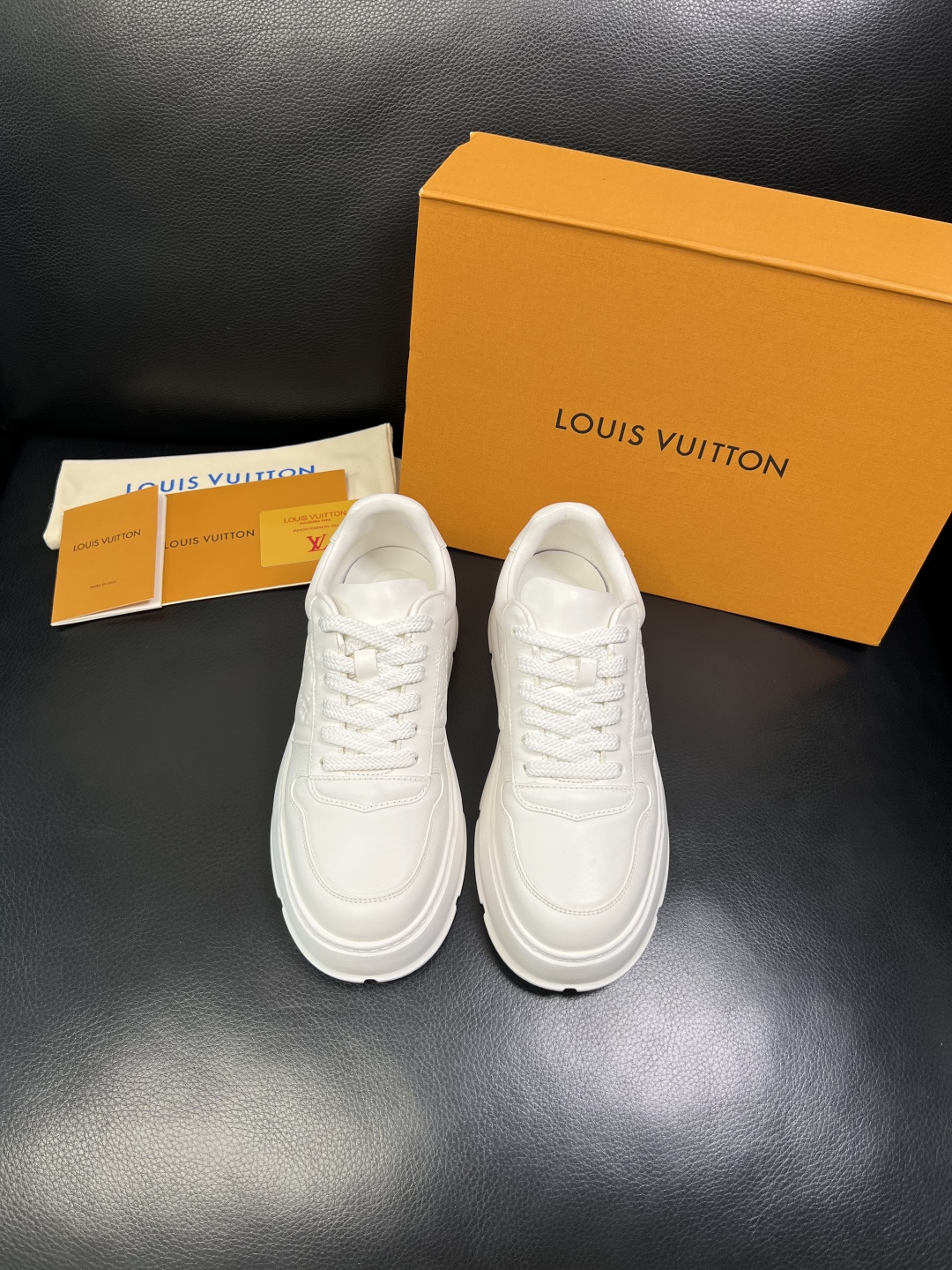 Lv 高品质 顶级工艺品 路易威登，运动板鞋专柜同步，鞋面意大利进口，高品质拼接缤纷色彩复杂工艺品，进口