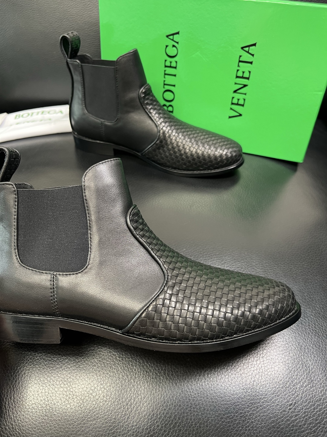 BOTTEGA VENETA 高品质 顶级工艺品 葆蝶家 专柜同原厂配置，靴子高帮鞋面意大利进口牛皮面料