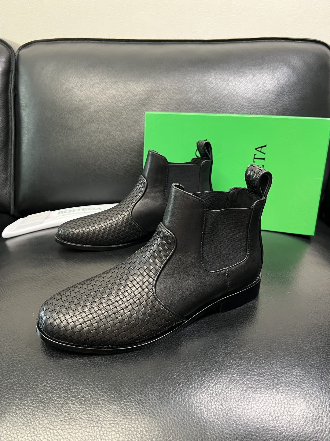 BOTTEGA VENETA 高品质 顶级工艺品 葆蝶家 专柜同原厂配置，靴子高帮鞋面意大利进口牛皮面料