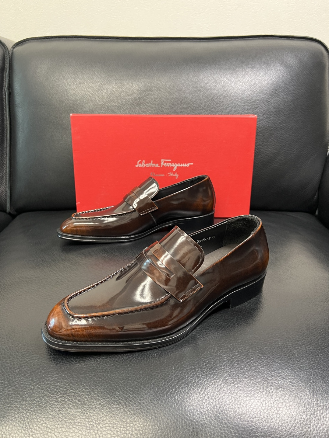 Ferragamo 高品质 顶级工艺品 菲拉格慕 皮鞋 专柜同步发售原厂配置，意大利进口原版牛皮，进口水