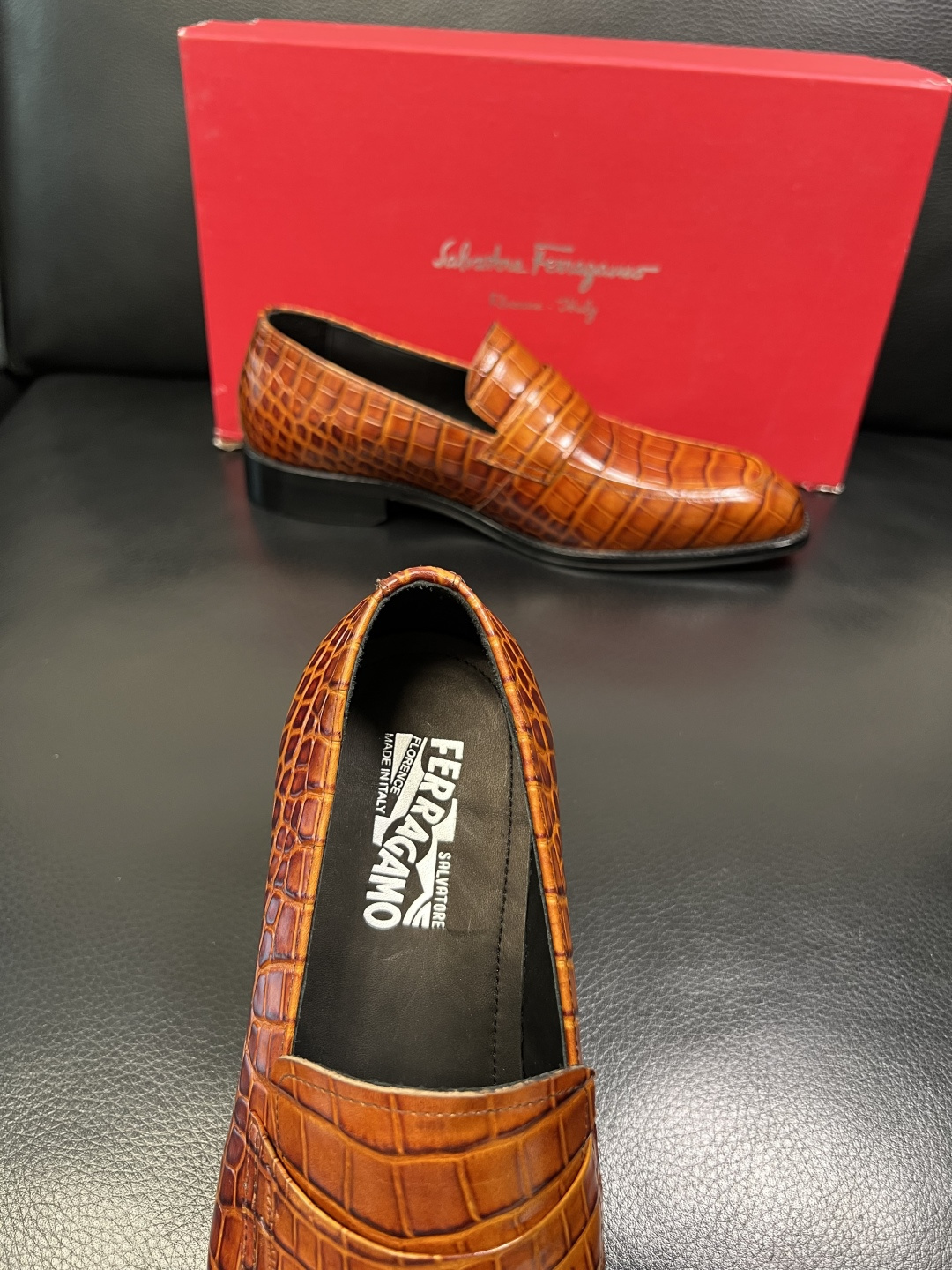 Ferragamo 高品质 顶级工艺品 菲拉格慕 皮鞋 专柜同步发售原厂配置，意大利进口原版牛皮，进口水