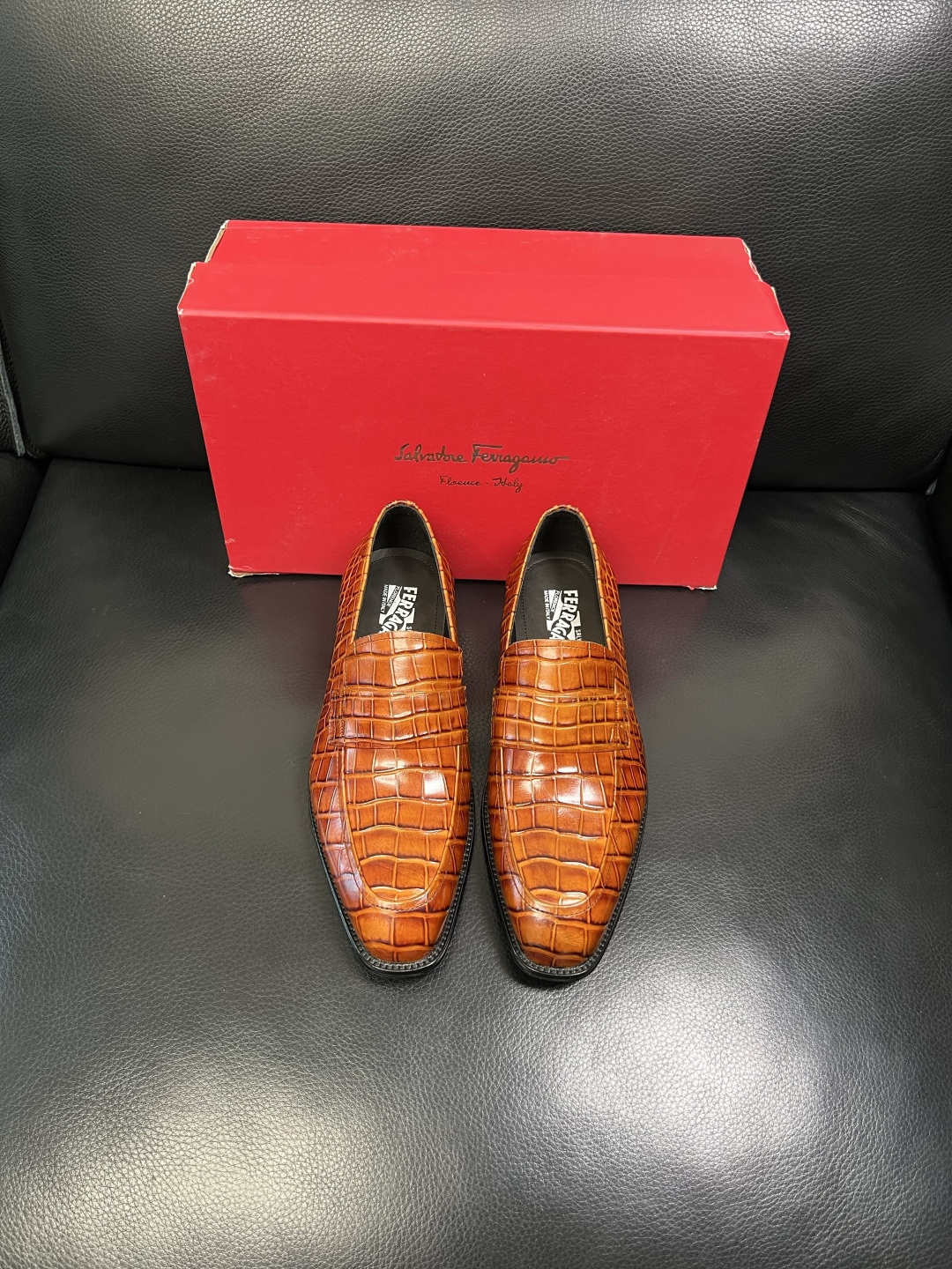 Ferragamo 高品质 顶级工艺品 菲拉格慕 皮鞋 专柜同步发售原厂配置，意大利进口原版牛皮，进口水