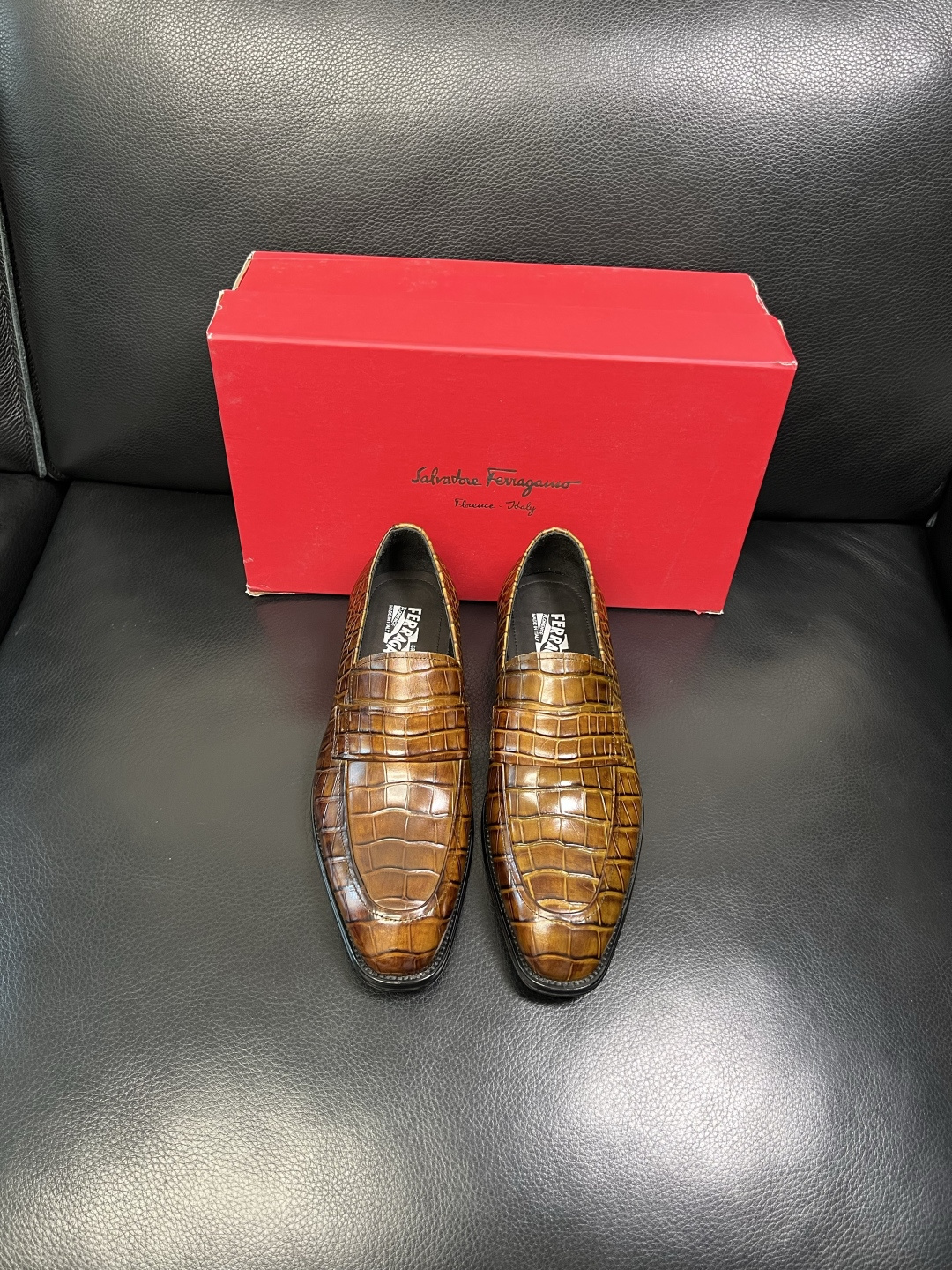 Ferragamo 高品质 顶级工艺品 菲拉格慕 皮鞋 专柜同步发售原厂配置，意大利进口原版牛皮，进口水