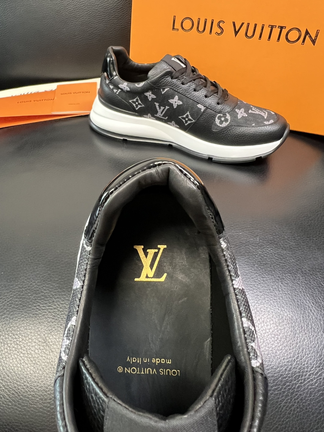 Lv 高品质 顶级工艺品 路易威登，运动板鞋专柜同步，鞋面意大利进口，高品质拼接缤纷色彩复杂工艺品，进口