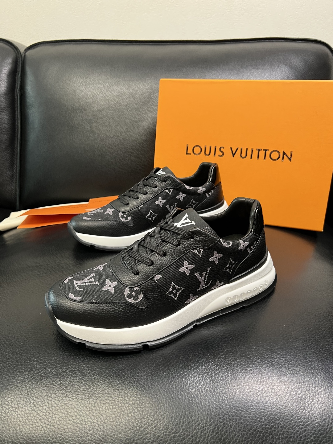 Lv 高品质 顶级工艺品 路易威登，运动板鞋专柜同步，鞋面意大利进口，高品质拼接缤纷色彩复杂工艺品，进口