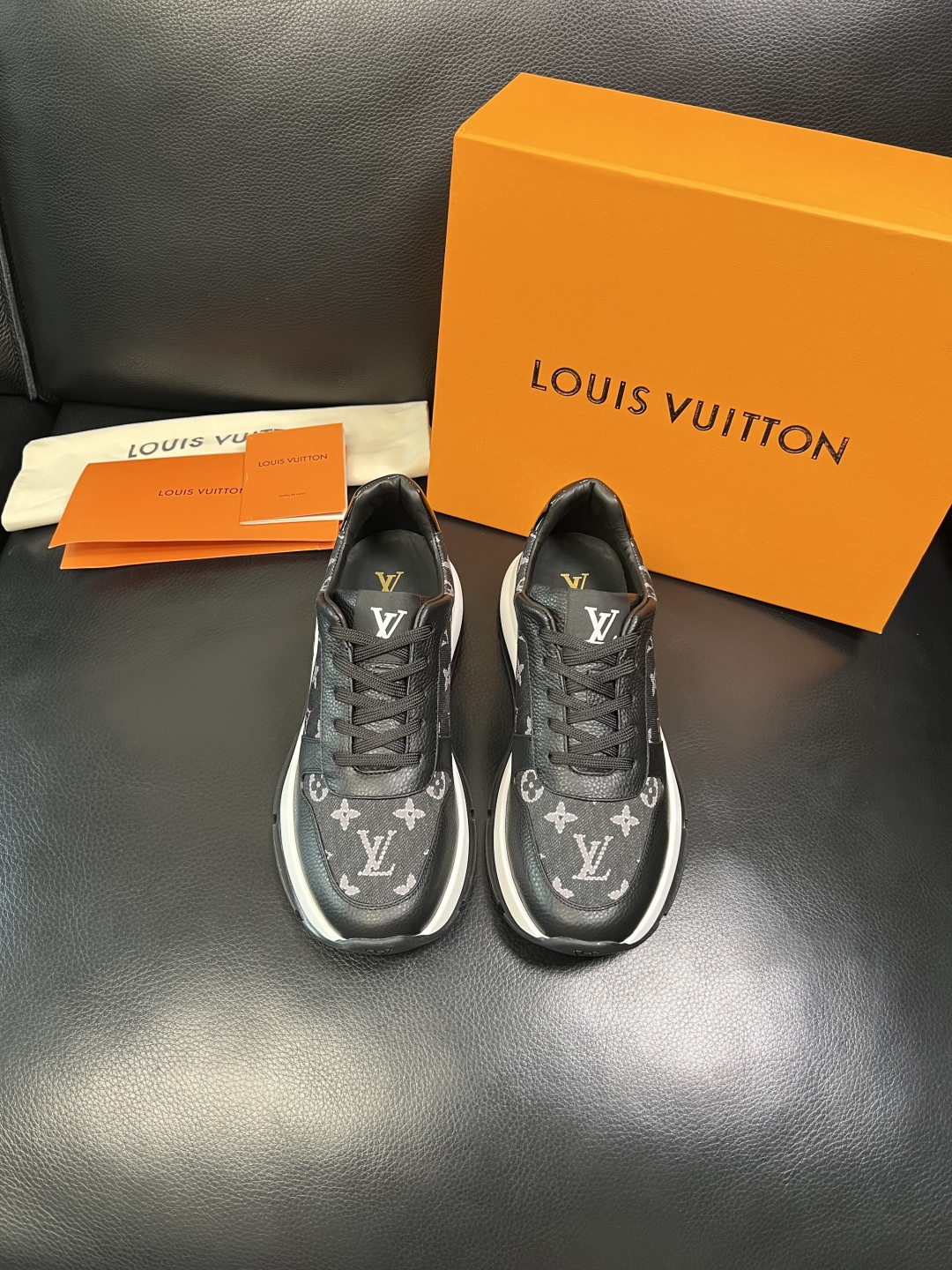 Lv 高品质 顶级工艺品 路易威登，运动板鞋专柜同步，鞋面意大利进口，高品质拼接缤纷色彩复杂工艺品，进口