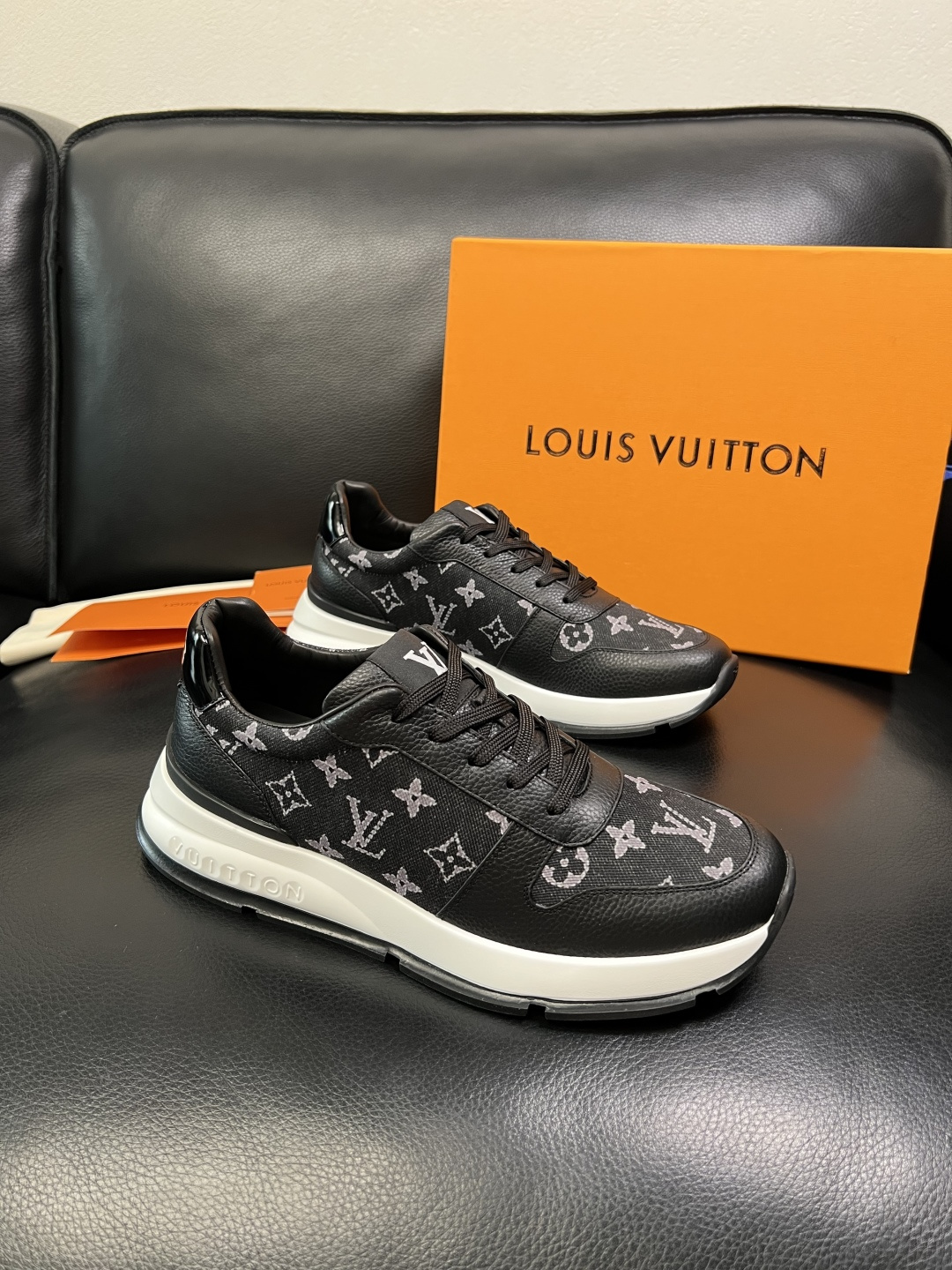 Lv 高品质 顶级工艺品 路易威登，运动板鞋专柜同步，鞋面意大利进口，高品质拼接缤纷色彩复杂工艺品，进口