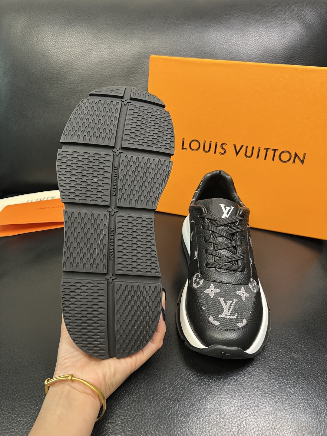 Lv 高品质 顶级工艺品 路易威登，运动板鞋专柜同步，鞋面意大利进口，高品质拼接缤纷色彩复杂工艺品，进口