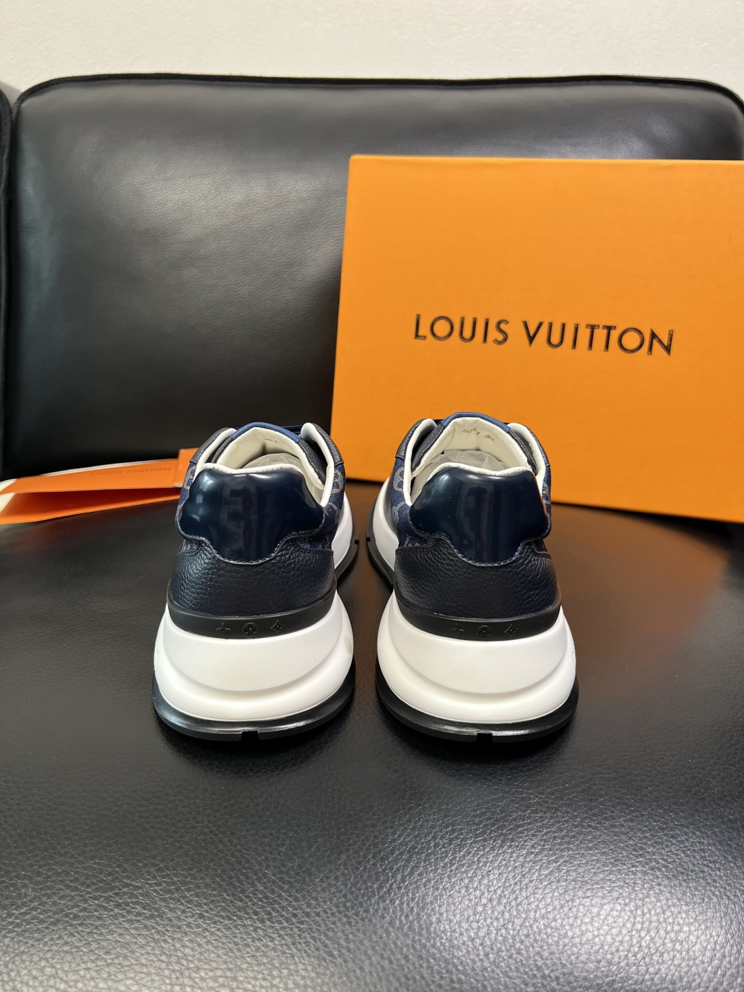 Lv 高品质 顶级工艺品 路易威登，运动板鞋专柜同步，鞋面意大利进口，高品质拼接缤纷色彩复杂工艺品，进口