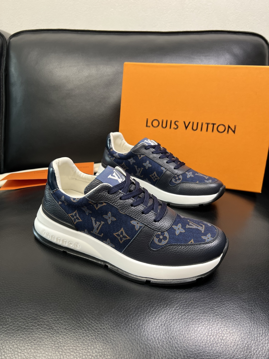 Lv 高品质 顶级工艺品 路易威登，运动板鞋专柜同步，鞋面意大利进口，高品质拼接缤纷色彩复杂工艺品，进口