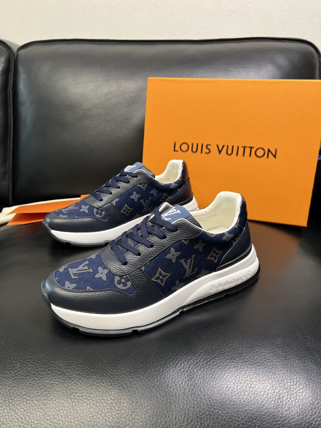 Lv 高品质 顶级工艺品 路易威登，运动板鞋专柜同步，鞋面意大利进口，高品质拼接缤纷色彩复杂工艺品，进口