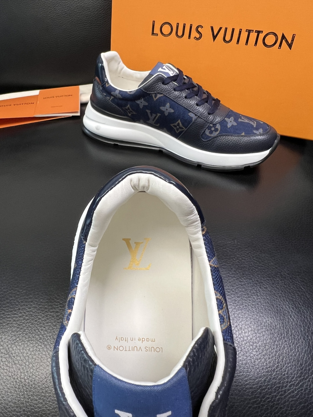 Lv 高品质 顶级工艺品 路易威登，运动板鞋专柜同步，鞋面意大利进口，高品质拼接缤纷色彩复杂工艺品，进口