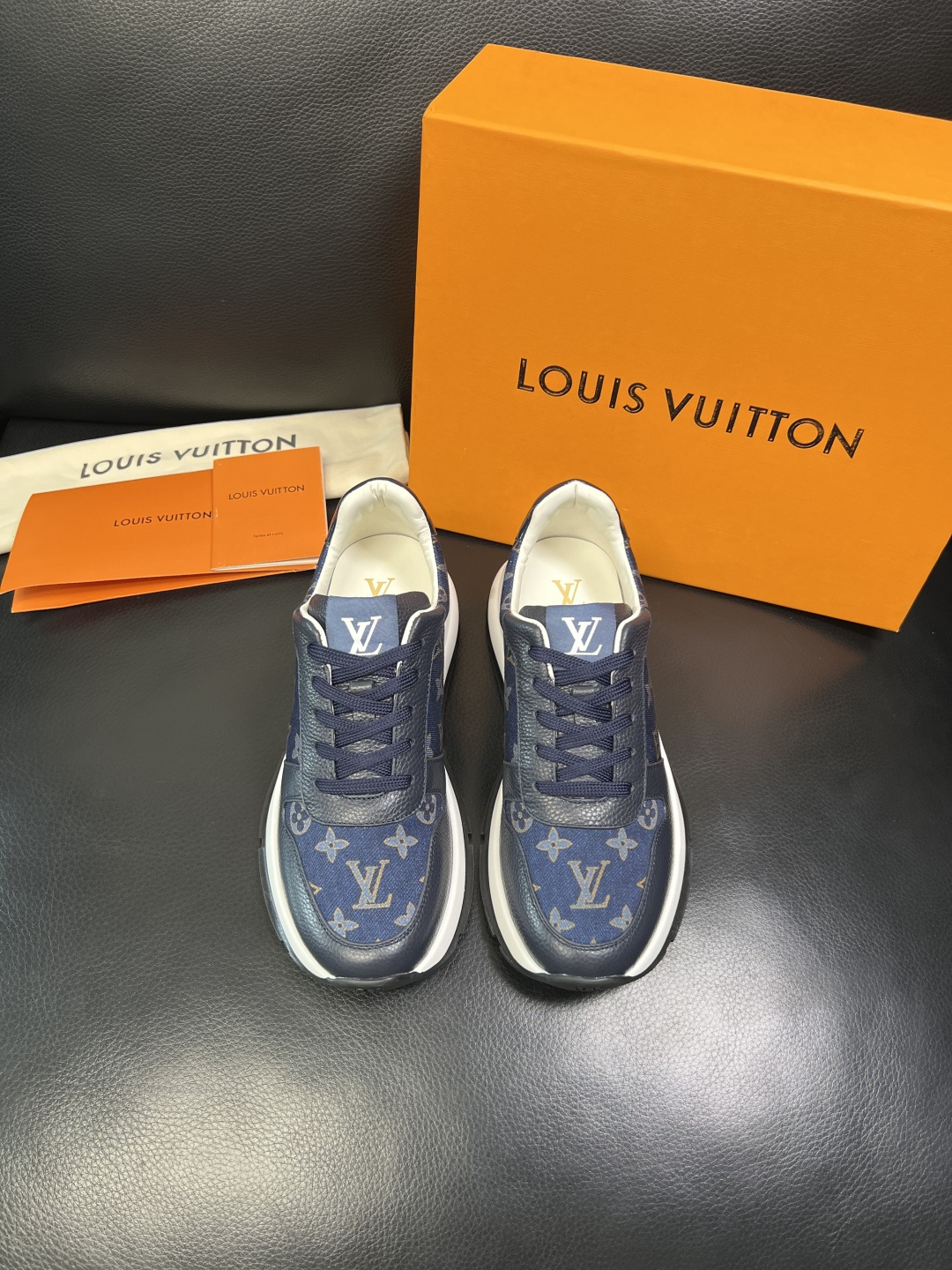 Lv 高品质 顶级工艺品 路易威登，运动板鞋专柜同步，鞋面意大利进口，高品质拼接缤纷色彩复杂工艺品，进口