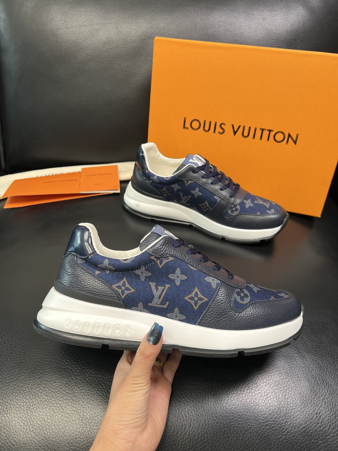 Lv 高品质 顶级工艺品 路易威登，运动板鞋专柜同步，鞋面意大利进口，高品质拼接缤纷色彩复杂工艺品，进口