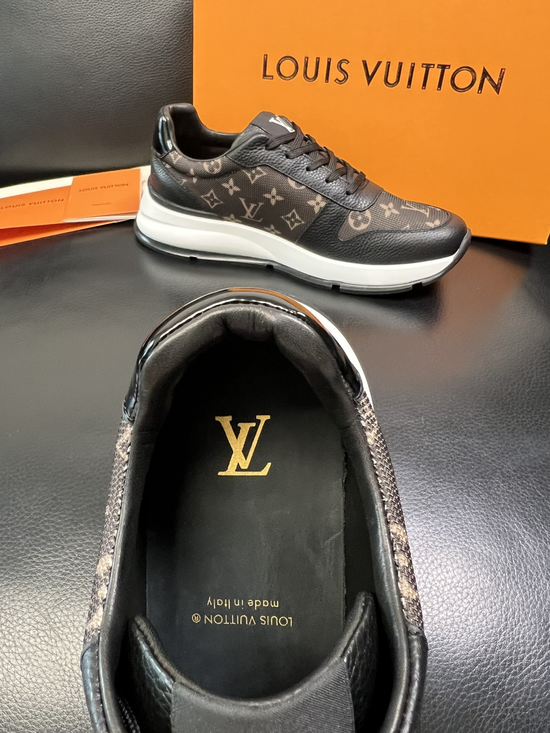 Lv 高品质 顶级工艺品 路易威登，运动板鞋专柜同步，鞋面意大利进口，高品质拼接缤纷色彩复杂工艺品，进口