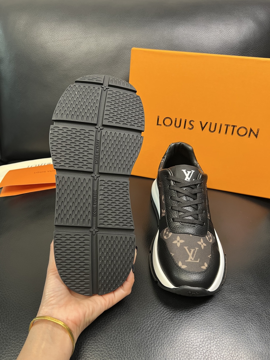 Lv 高品质 顶级工艺品 路易威登，运动板鞋专柜同步，鞋面意大利进口，高品质拼接缤纷色彩复杂工艺品，进口