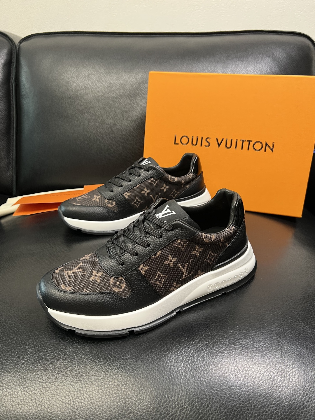 Lv 高品质 顶级工艺品 路易威登，运动板鞋专柜同步，鞋面意大利进口，高品质拼接缤纷色彩复杂工艺品，进口