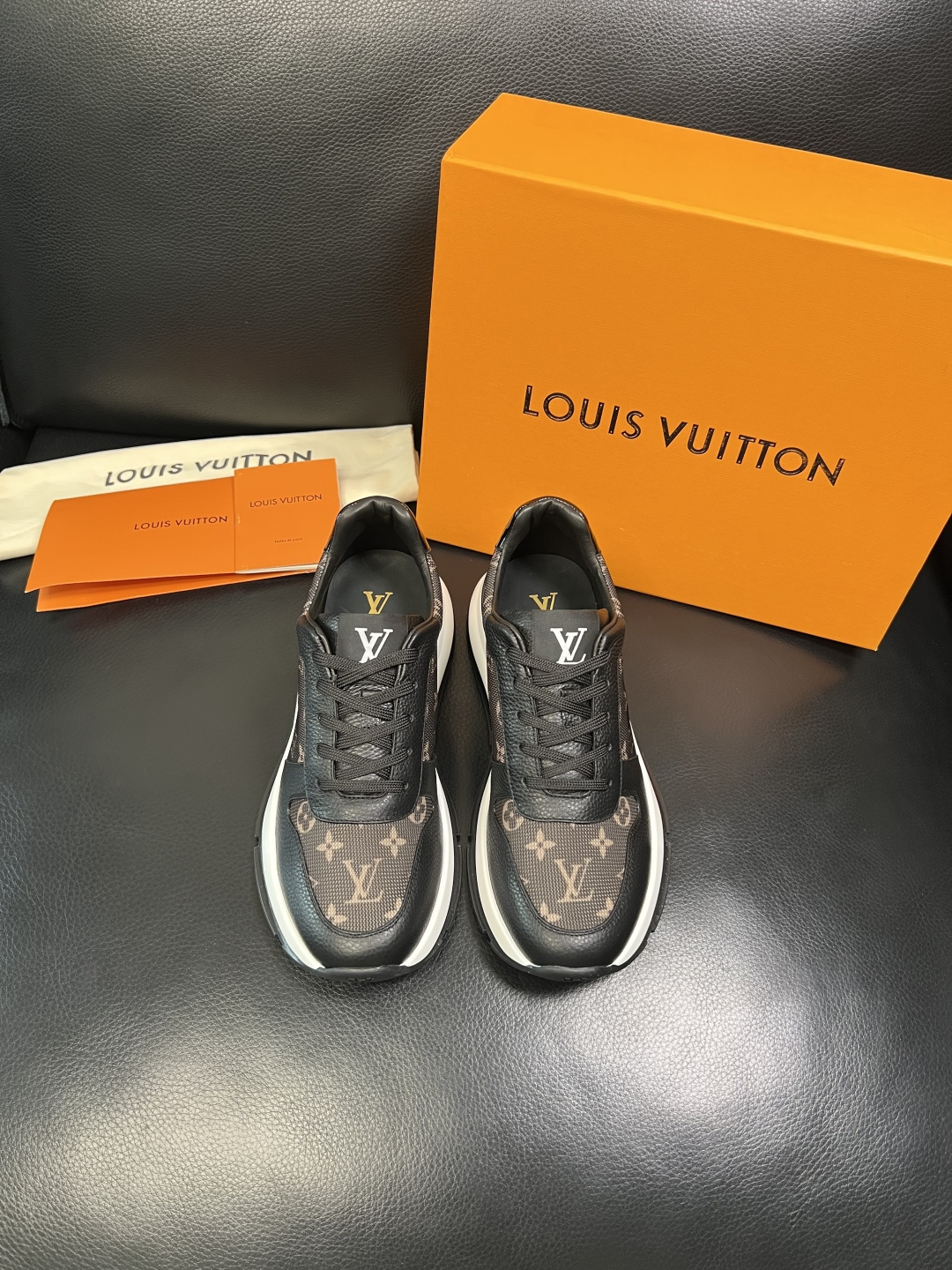 Lv 高品质 顶级工艺品 路易威登，运动板鞋专柜同步，鞋面意大利进口，高品质拼接缤纷色彩复杂工艺品，进口