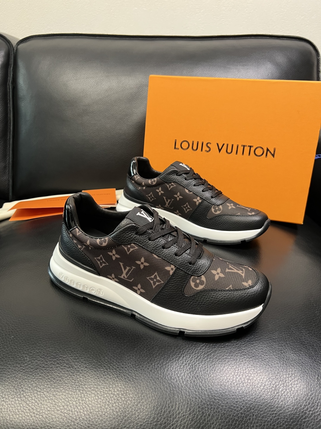 Lv 高品质 顶级工艺品 路易威登，运动板鞋专柜同步，鞋面意大利进口，高品质拼接缤纷色彩复杂工艺品，进口