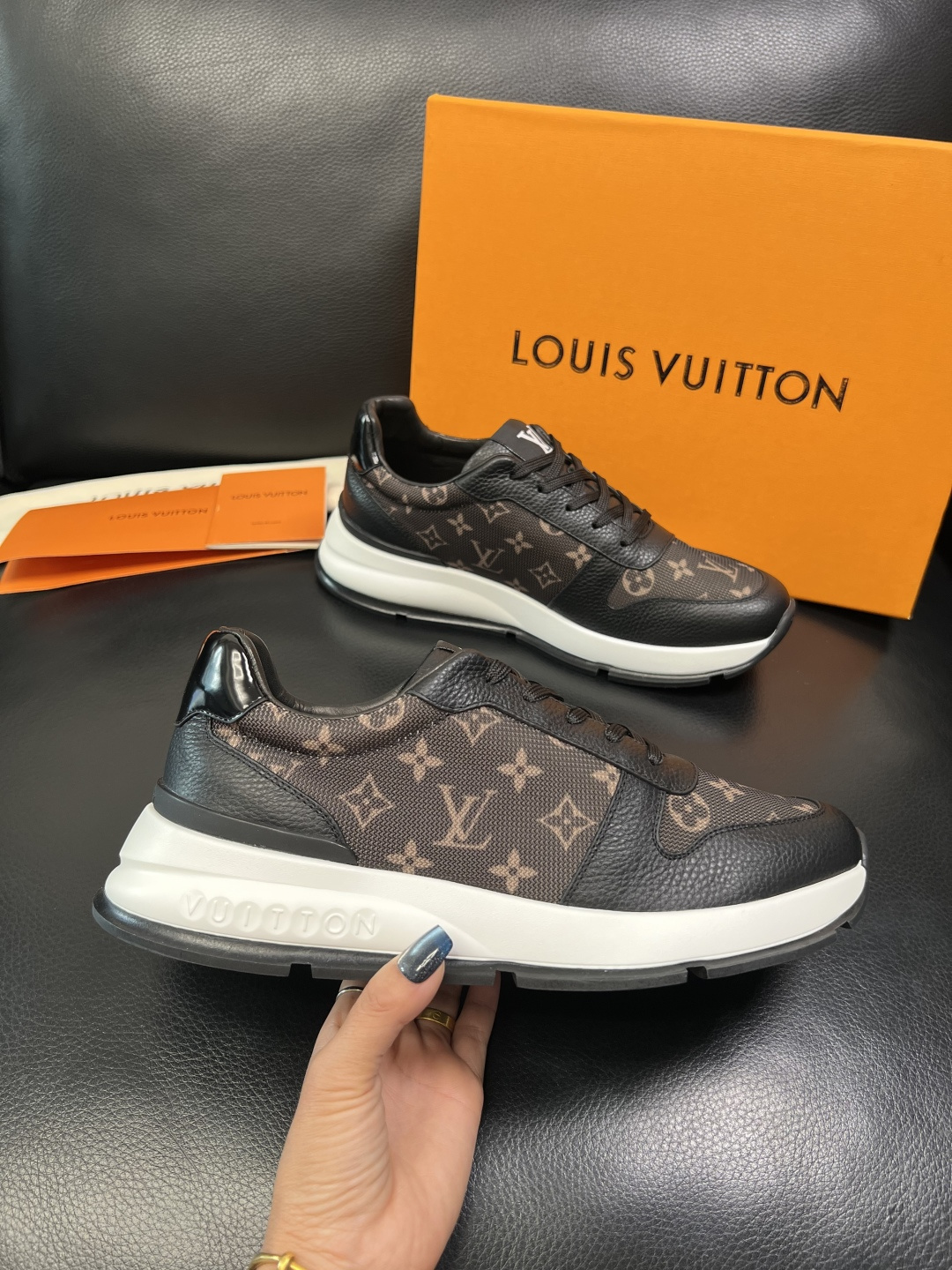 Lv 高品质 顶级工艺品 路易威登，运动板鞋专柜同步，鞋面意大利进口，高品质拼接缤纷色彩复杂工艺品，进口