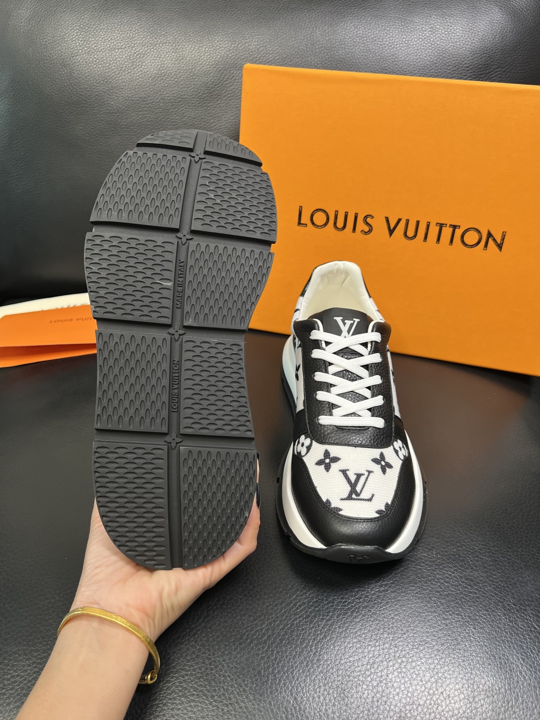 Lv 高品质 顶级工艺品 路易威登，运动板鞋专柜同步，鞋面意大利进口，高品质拼接缤纷色彩复杂工艺品，进口