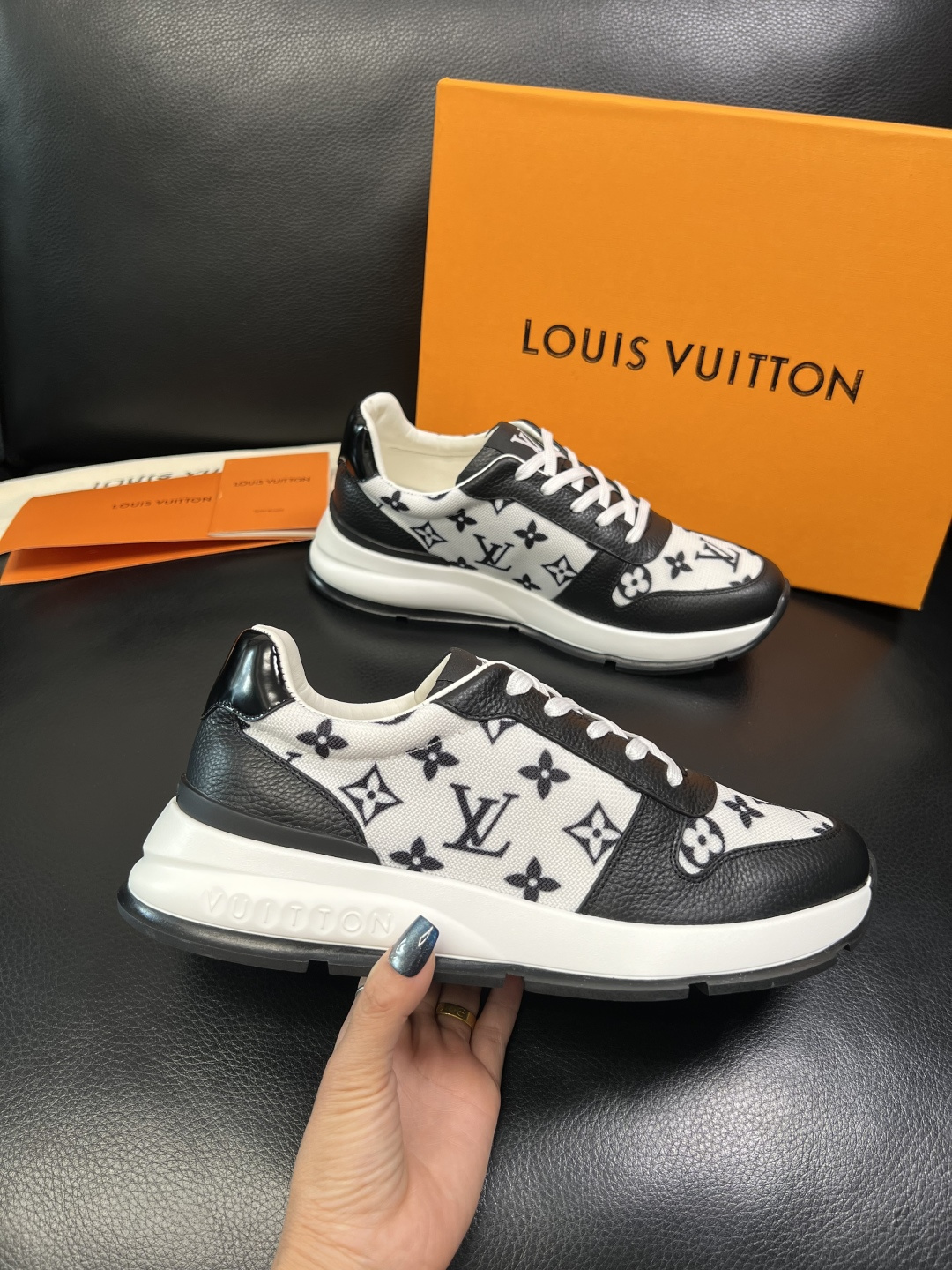 Lv 高品质 顶级工艺品 路易威登，运动板鞋专柜同步，鞋面意大利进口，高品质拼接缤纷色彩复杂工艺品，进口