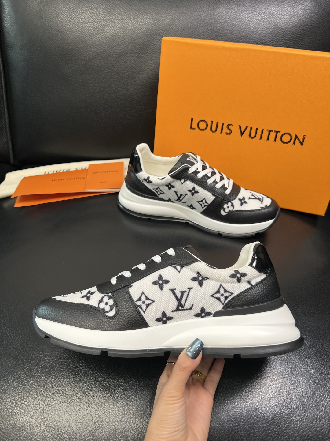 Lv 高品质 顶级工艺品 路易威登，运动板鞋专柜同步，鞋面意大利进口，高品质拼接缤纷色彩复杂工艺品，进口