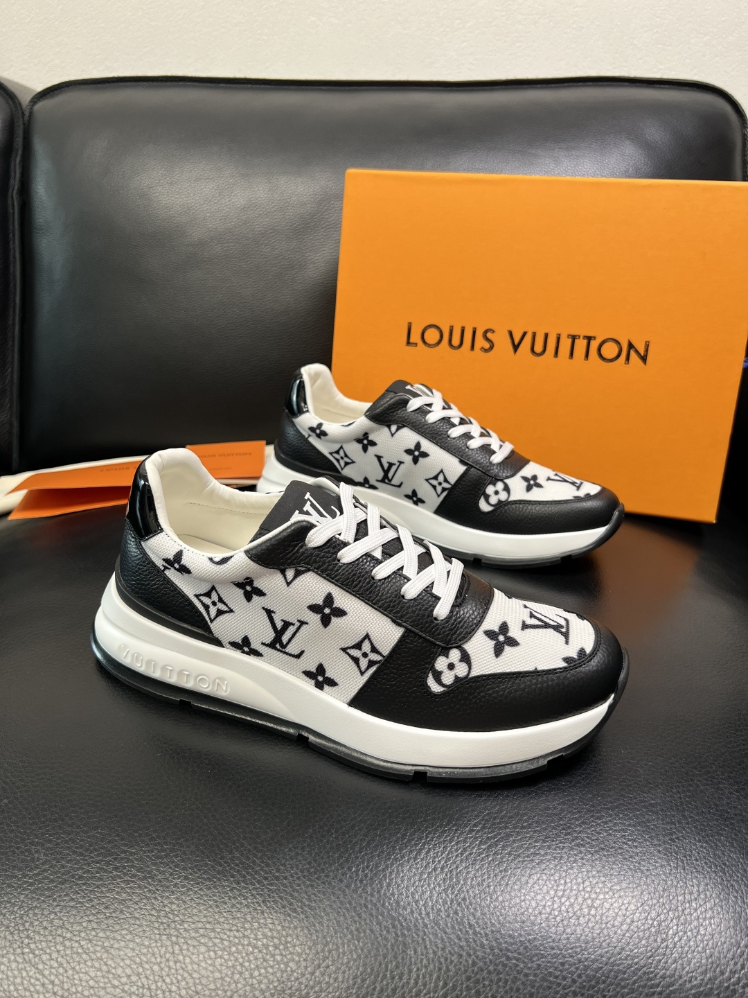 Lv 高品质 顶级工艺品 路易威登，运动板鞋专柜同步，鞋面意大利进口，高品质拼接缤纷色彩复杂工艺品，进口