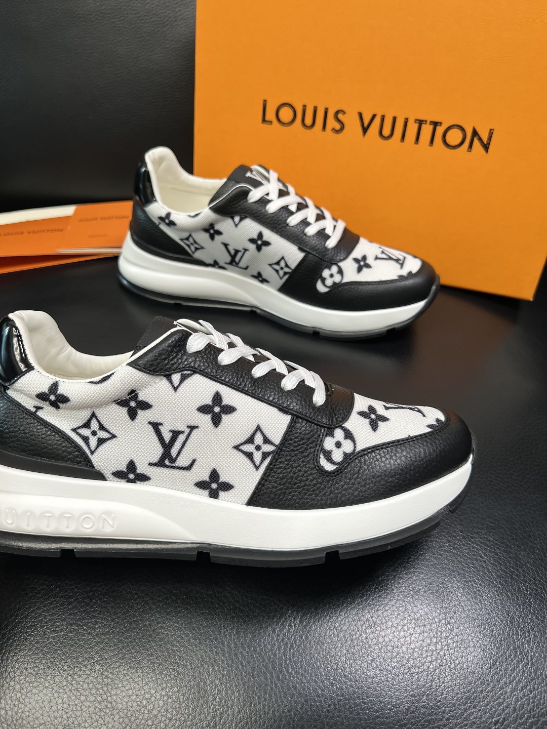 Lv 高品质 顶级工艺品 路易威登，运动板鞋专柜同步，鞋面意大利进口，高品质拼接缤纷色彩复杂工艺品，进口