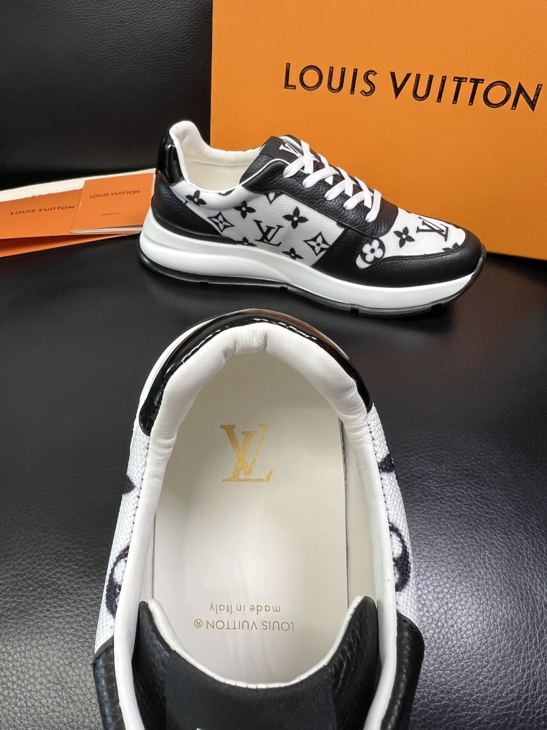 Lv 高品质 顶级工艺品 路易威登，运动板鞋专柜同步，鞋面意大利进口，高品质拼接缤纷色彩复杂工艺品，进口