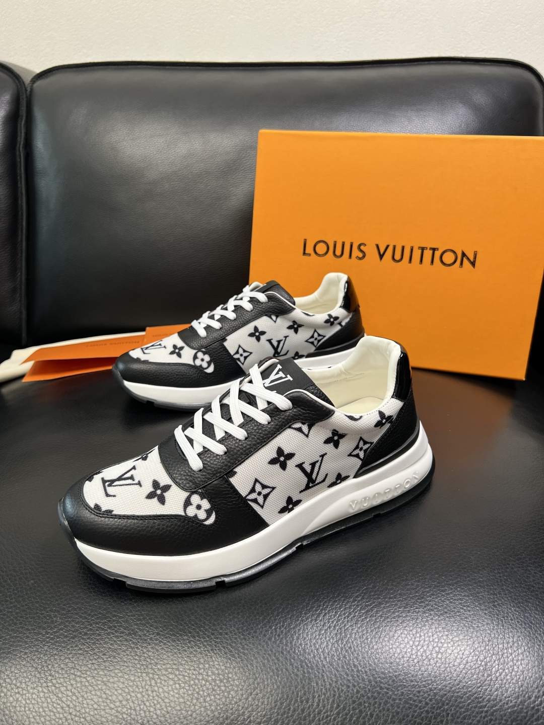 Lv 高品质 顶级工艺品 路易威登，运动板鞋专柜同步，鞋面意大利进口，高品质拼接缤纷色彩复杂工艺品，进口