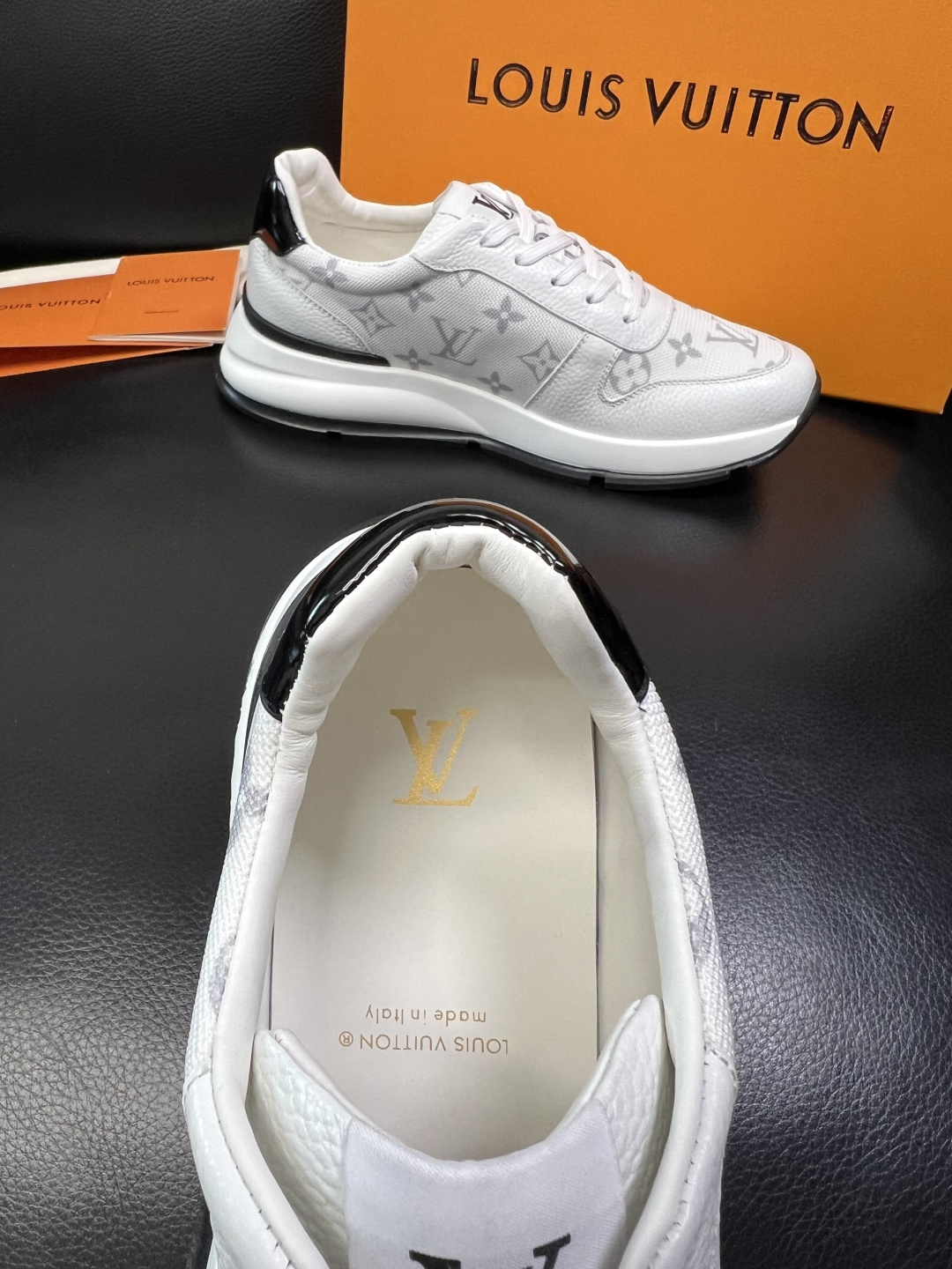 Lv 高品质 顶级工艺品 路易威登，运动板鞋专柜同步，鞋面意大利进口，高品质拼接缤纷色彩复杂工艺品，进口