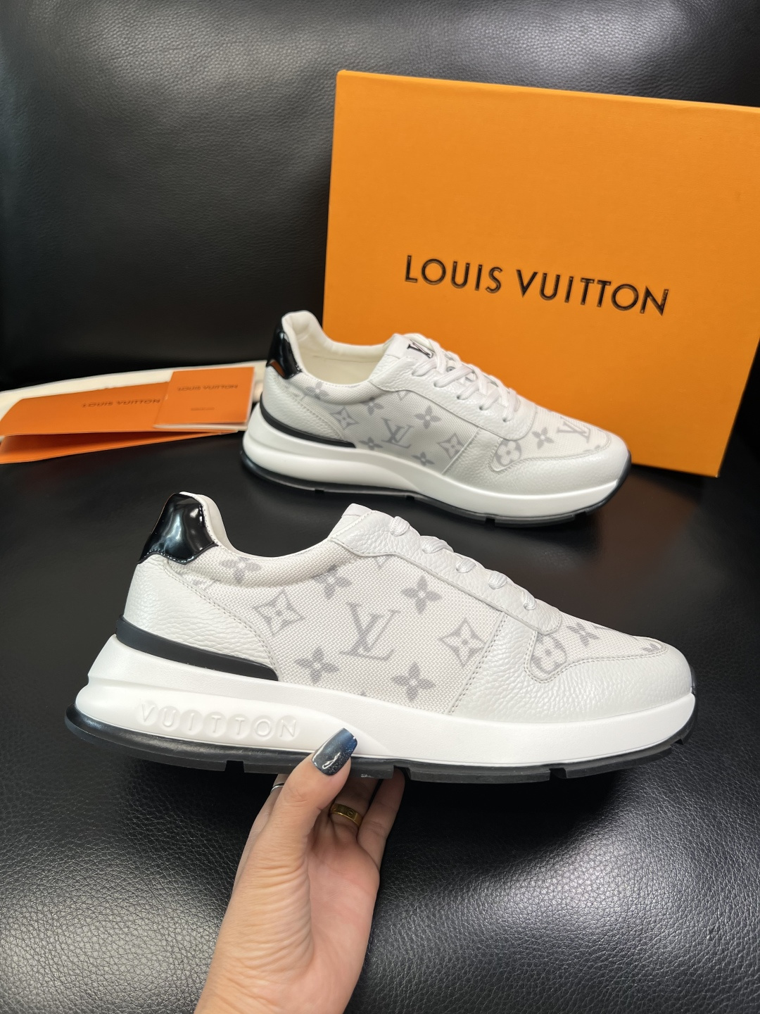 Lv 高品质 顶级工艺品 路易威登，运动板鞋专柜同步，鞋面意大利进口，高品质拼接缤纷色彩复杂工艺品，进口