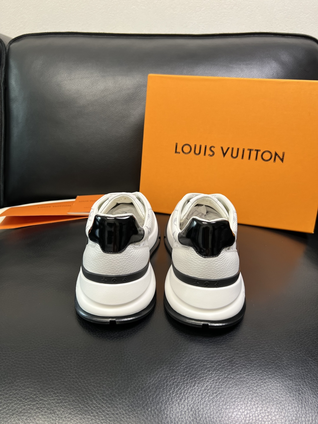 Lv 高品质 顶级工艺品 路易威登，运动板鞋专柜同步，鞋面意大利进口，高品质拼接缤纷色彩复杂工艺品，进口