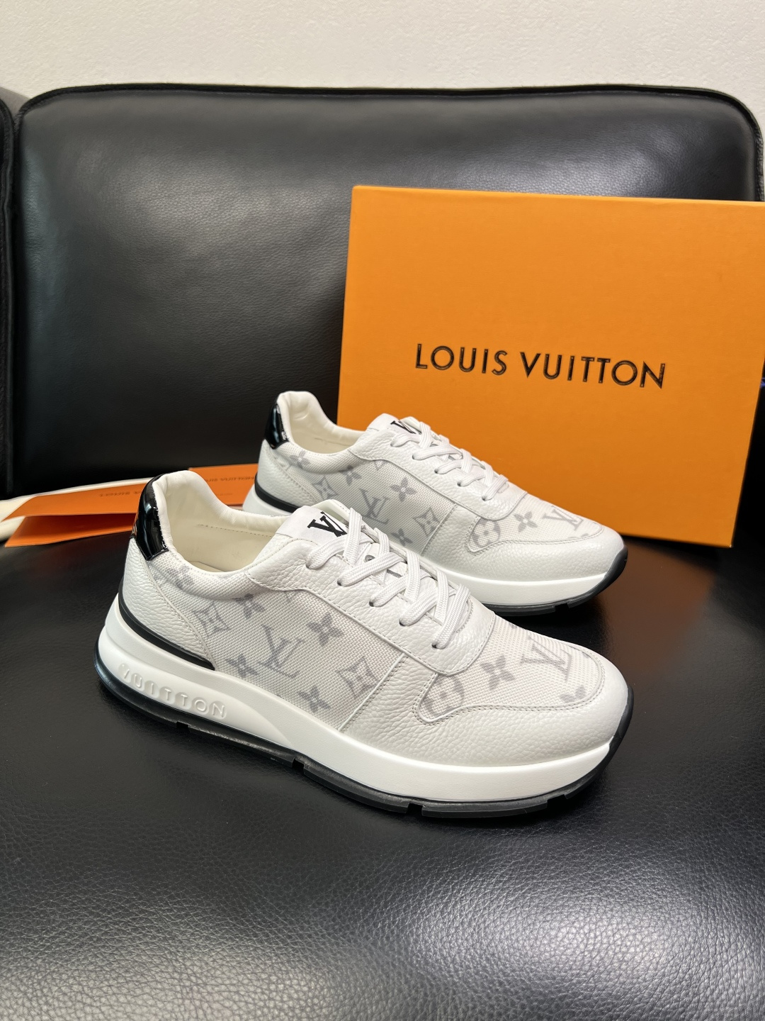 Lv 高品质 顶级工艺品 路易威登，运动板鞋专柜同步，鞋面意大利进口，高品质拼接缤纷色彩复杂工艺品，进口