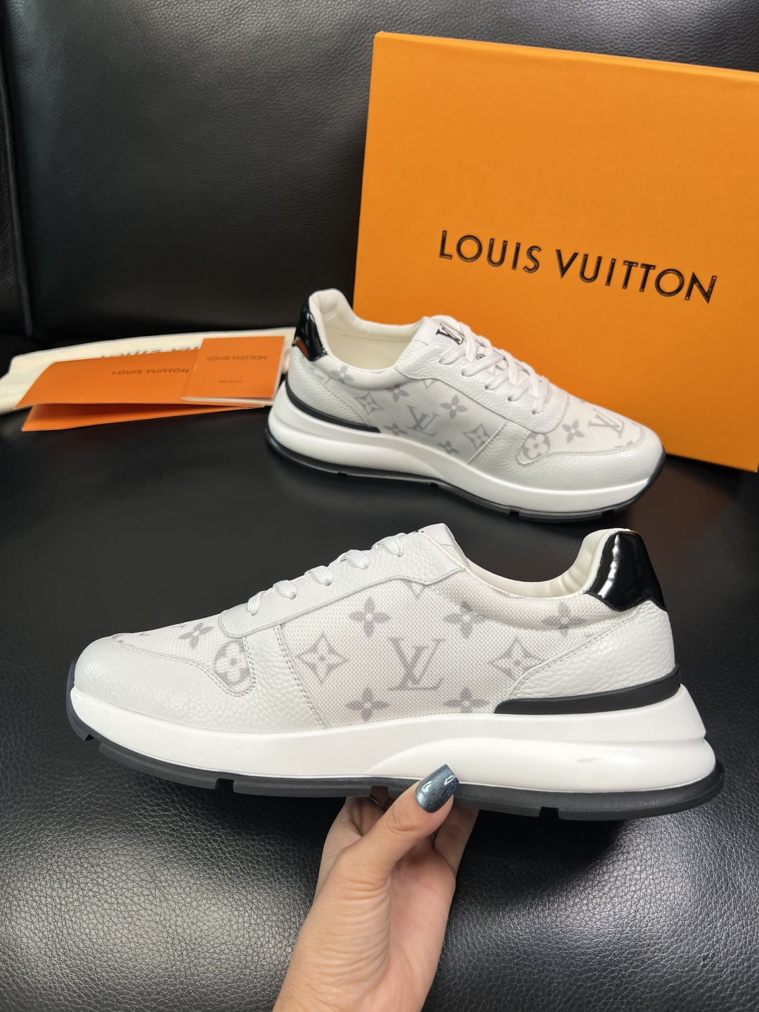 Lv 高品质 顶级工艺品 路易威登，运动板鞋专柜同步，鞋面意大利进口，高品质拼接缤纷色彩复杂工艺品，进口