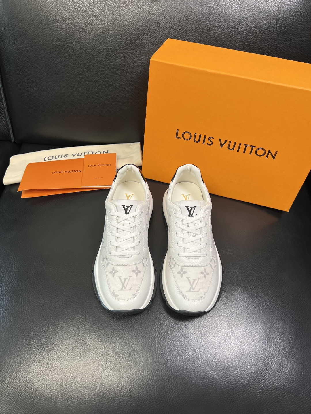 Lv 高品质 顶级工艺品 路易威登，运动板鞋专柜同步，鞋面意大利进口，高品质拼接缤纷色彩复杂工艺品，进口