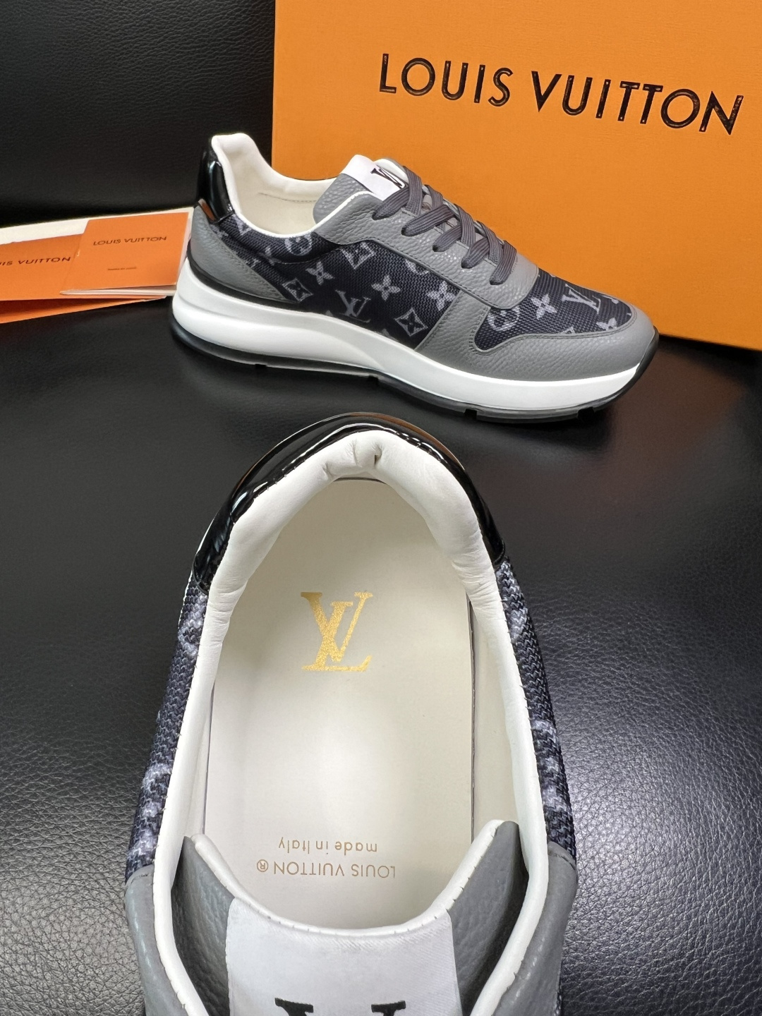 Lv 高品质 顶级工艺品 路易威登，运动板鞋专柜同步，鞋面意大利进口，高品质拼接缤纷色彩复杂工艺品，进口