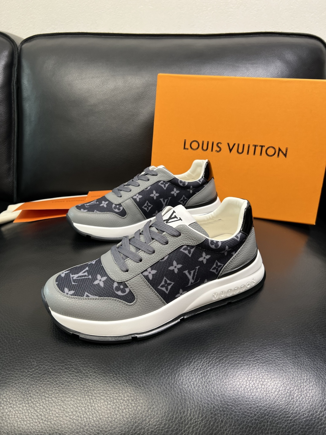 Lv 高品质 顶级工艺品 路易威登，运动板鞋专柜同步，鞋面意大利进口，高品质拼接缤纷色彩复杂工艺品，进口