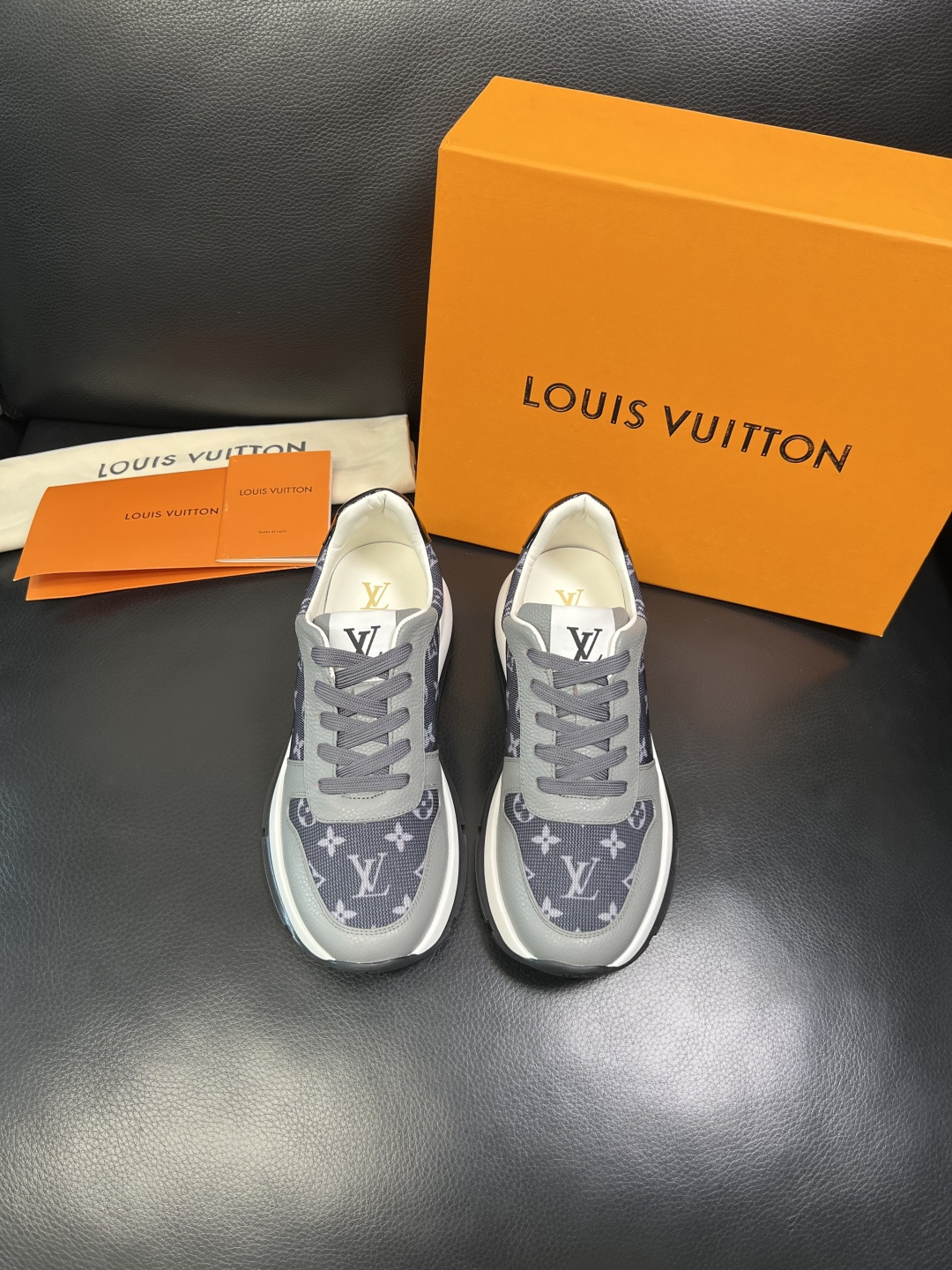 Lv 高品质 顶级工艺品 路易威登，运动板鞋专柜同步，鞋面意大利进口，高品质拼接缤纷色彩复杂工艺品，进口