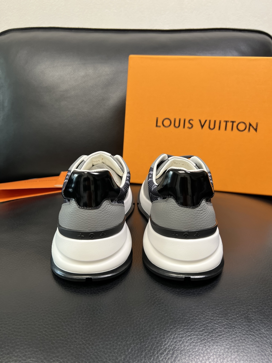 Lv 高品质 顶级工艺品 路易威登，运动板鞋专柜同步，鞋面意大利进口，高品质拼接缤纷色彩复杂工艺品，进口