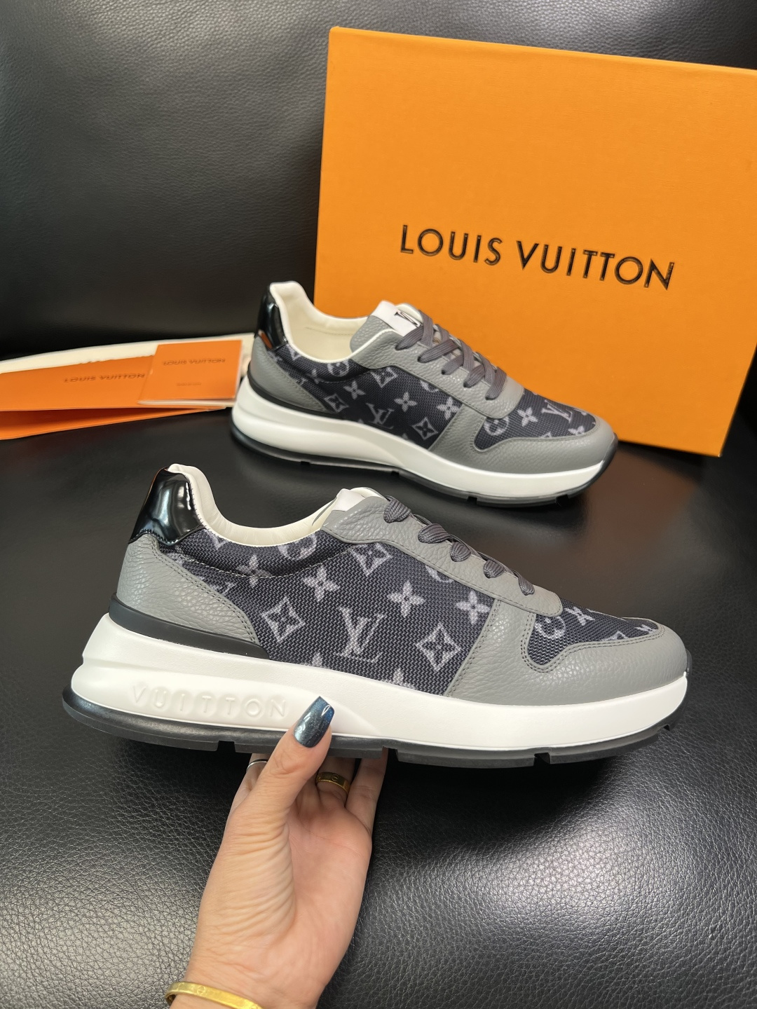 Lv 高品质 顶级工艺品 路易威登，运动板鞋专柜同步，鞋面意大利进口，高品质拼接缤纷色彩复杂工艺品，进口
