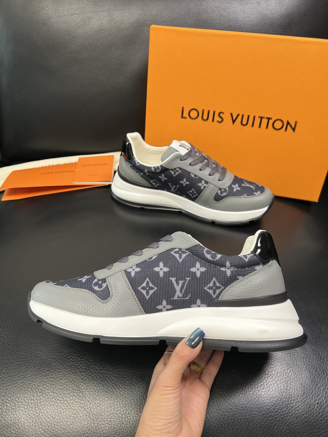Lv 高品质 顶级工艺品 路易威登，运动板鞋专柜同步，鞋面意大利进口，高品质拼接缤纷色彩复杂工艺品，进口